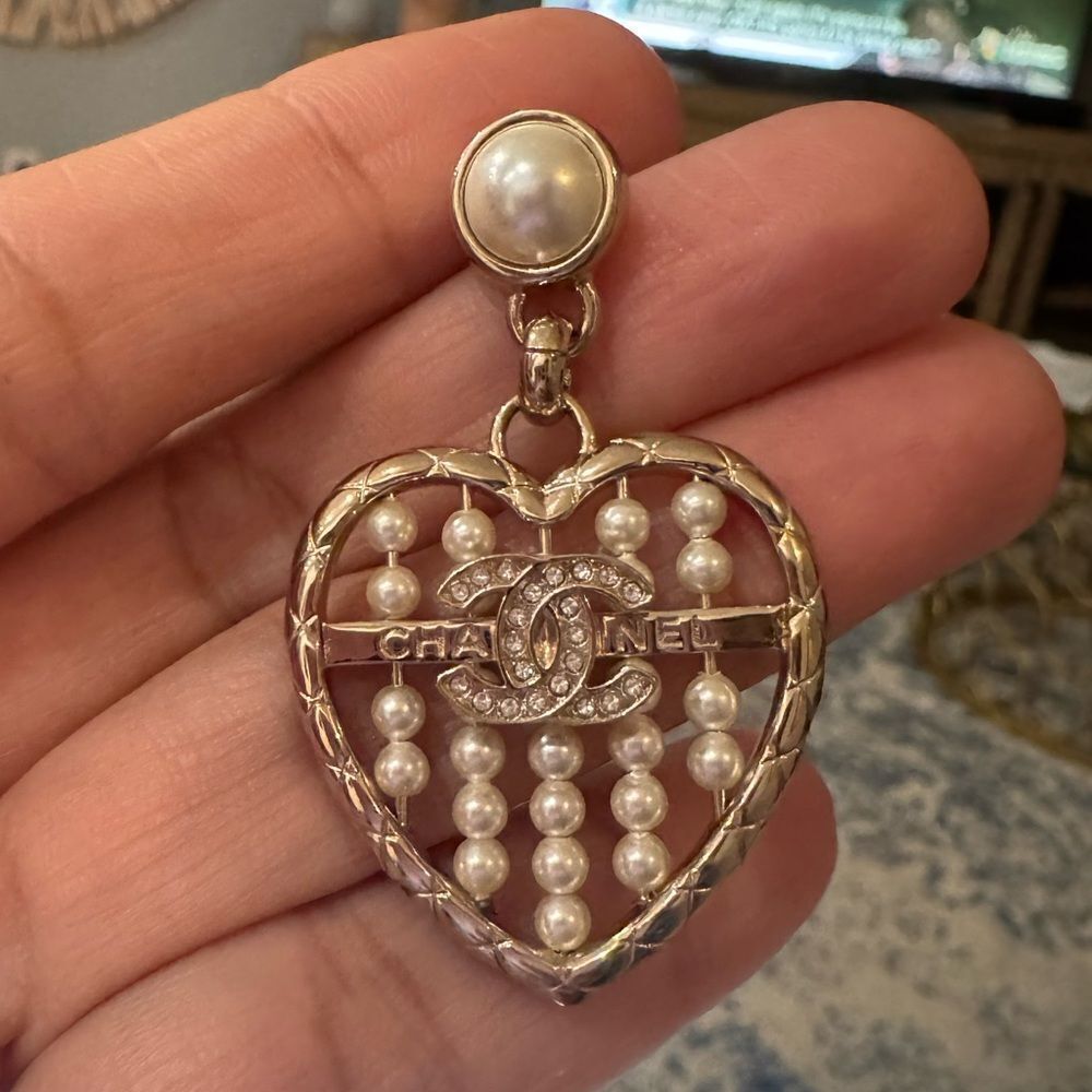 CHANEL Gold Heart Earrings with Pearl and diamond Accents - Picture 2 of 8